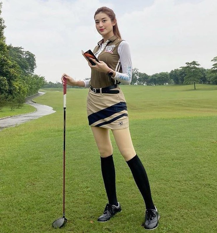 Dau chi Hien Ho, hoi “chi em showbiz” cung nuom nuop len do mua gay san golf-Hinh-8