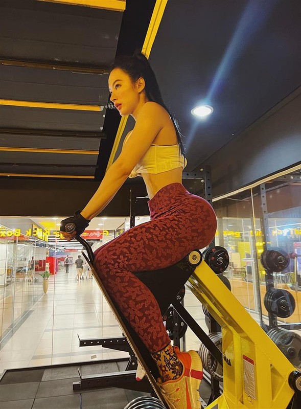 Angela Phuong Trinh tap gym, dan ong nhin xanh mat-Hinh-4