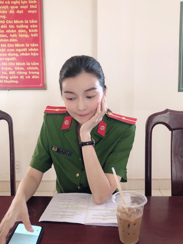 Nhung nu canh sat xinh dep tren man anh Viet-Hinh-7