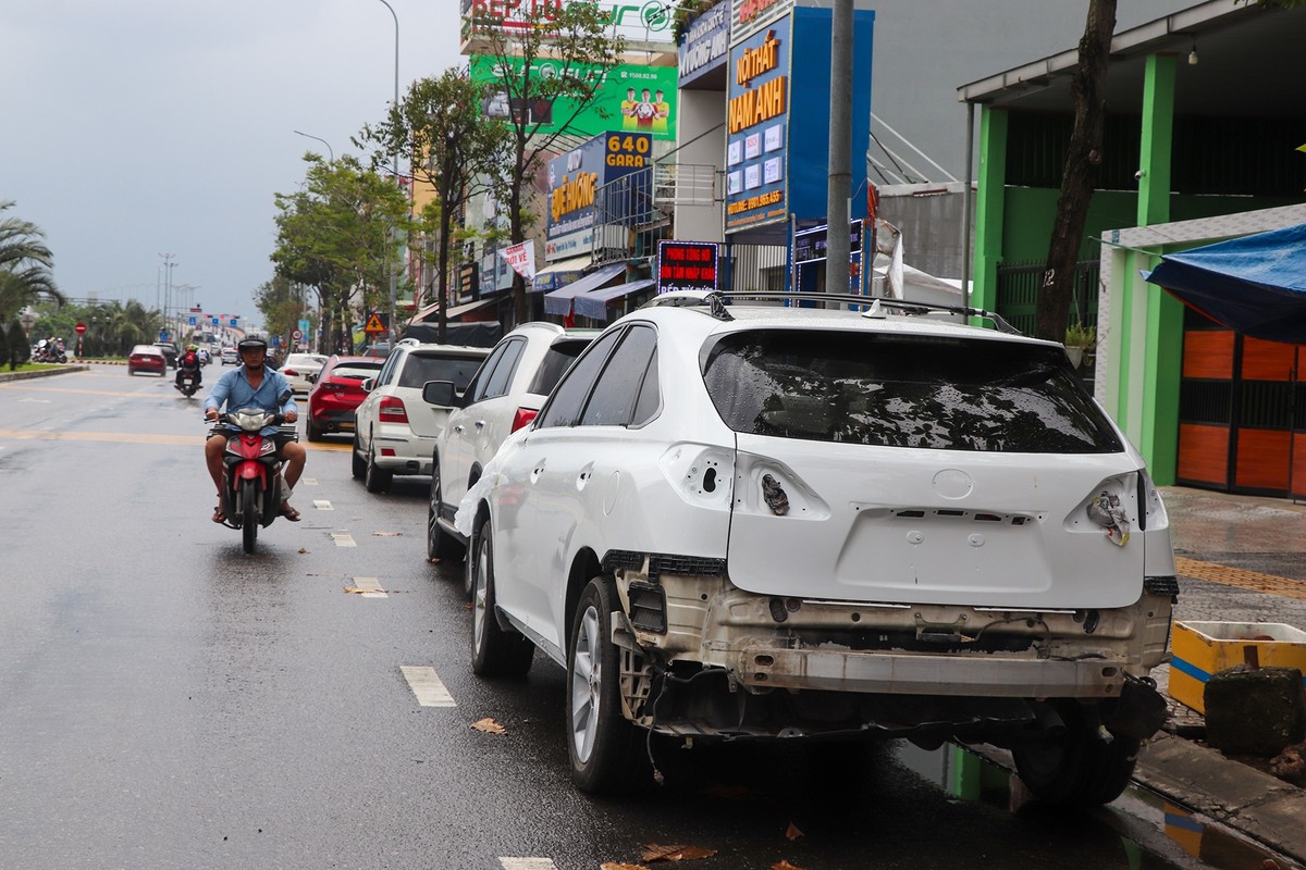 Chi hang tram trieu sua oto sau tran mua lich su o Da Nang-Hinh-7