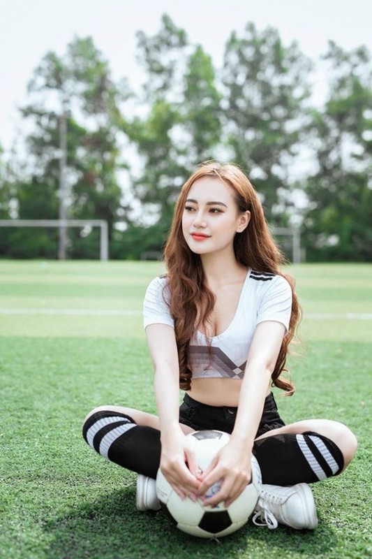 Hot girl noi “Chelsea tham gia World Cup” tren song VTV gay cuoi-Hinh-13
