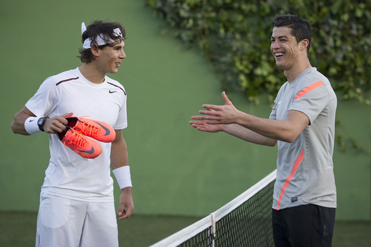 Rafael Nadal vuot mat CR7 tro thanh nam VDV mac dep nhat 2022-Hinh-3