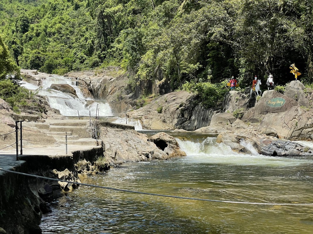 Giai nhiet mua he mat lanh voi cong vien thac Yang Bay-Hinh-7