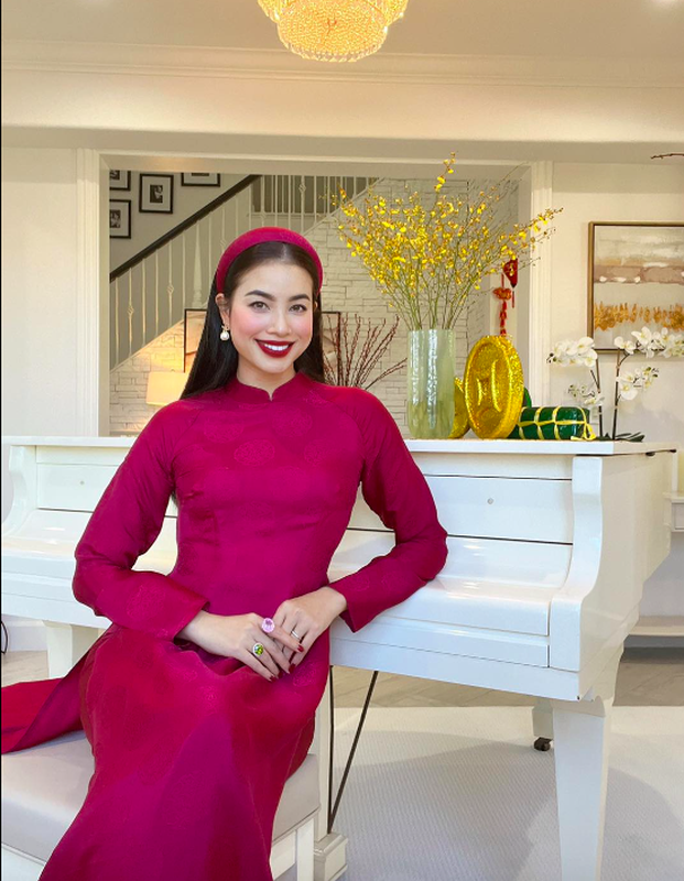 Hoa hau Pham Huong xinh dep khi dien ao dai don Tet-Hinh-3