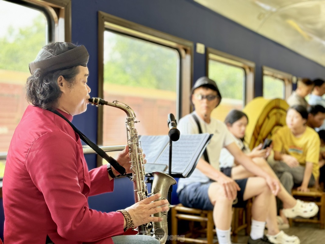 Chuyen tau tren cung duong du lich dep nhat Viet Nam-Hinh-17