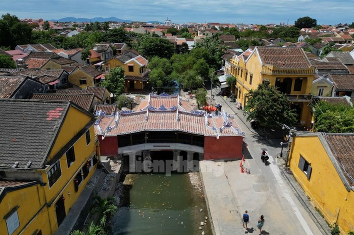 'Khoac ao moi' hon 20 ty, Chua Cau noi tieng Hoi An gay bat ngo-Hinh-3