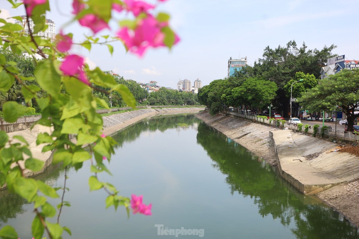 View - 	Nước sông Tô Lịch bỗng chuyển màu xanh nên thơ, trữ tình