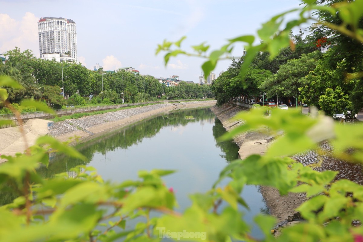 View - 	Nước sông Tô Lịch bỗng chuyển màu xanh nên thơ, trữ tình