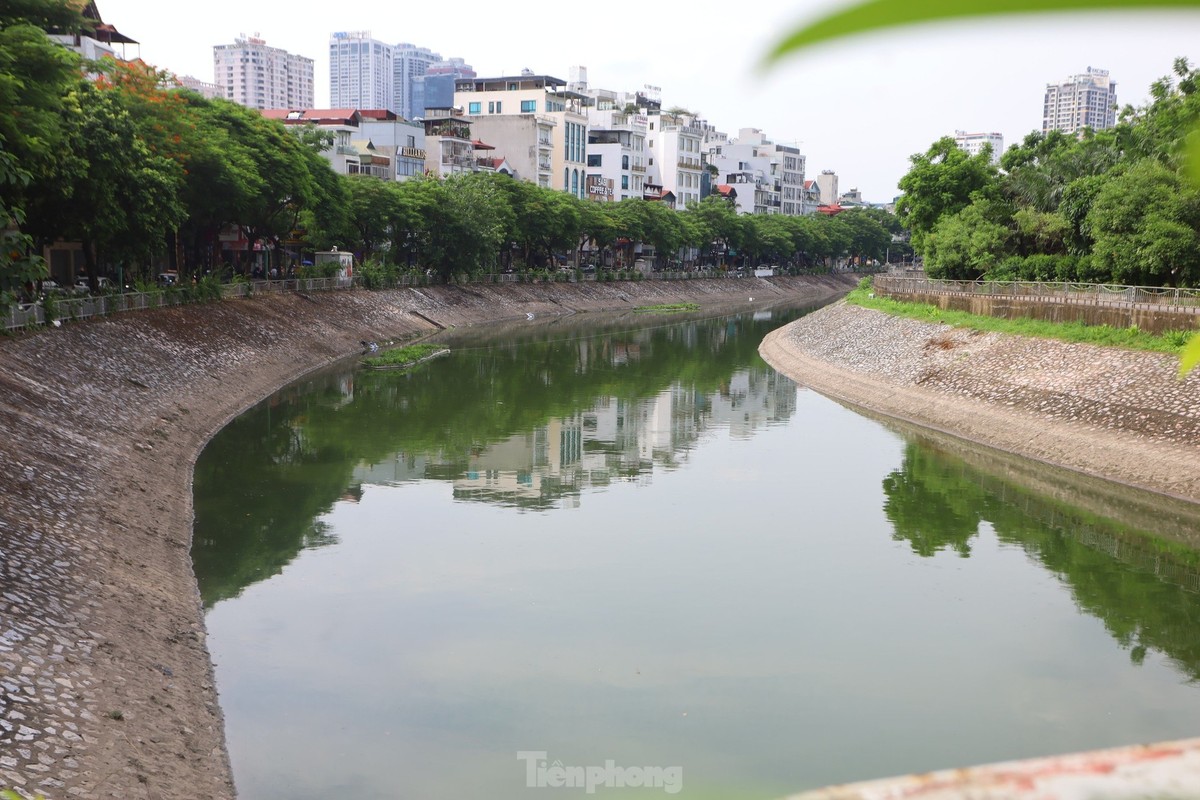 View - 	Nước sông Tô Lịch bỗng chuyển màu xanh nên thơ, trữ tình