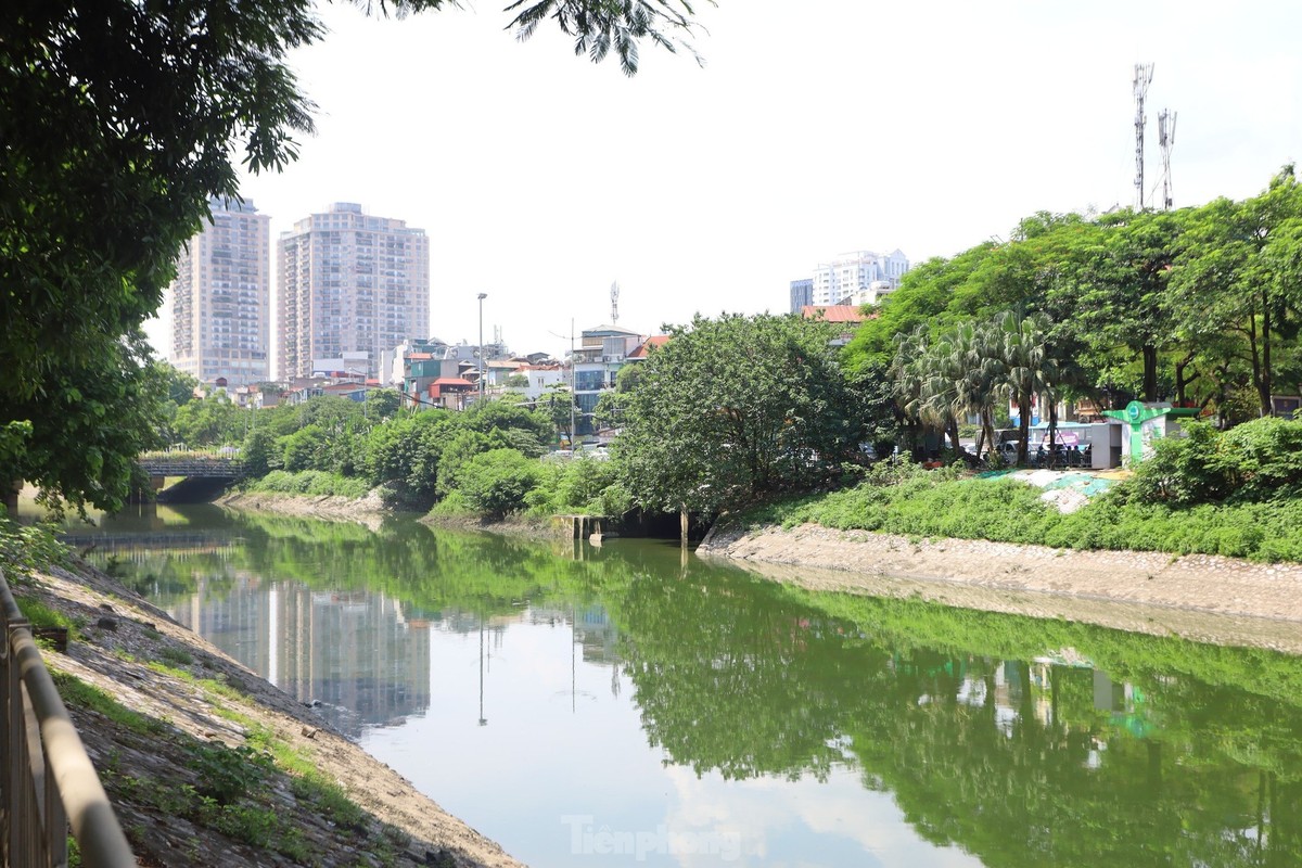 View - 	Nước sông Tô Lịch bỗng chuyển màu xanh nên thơ, trữ tình