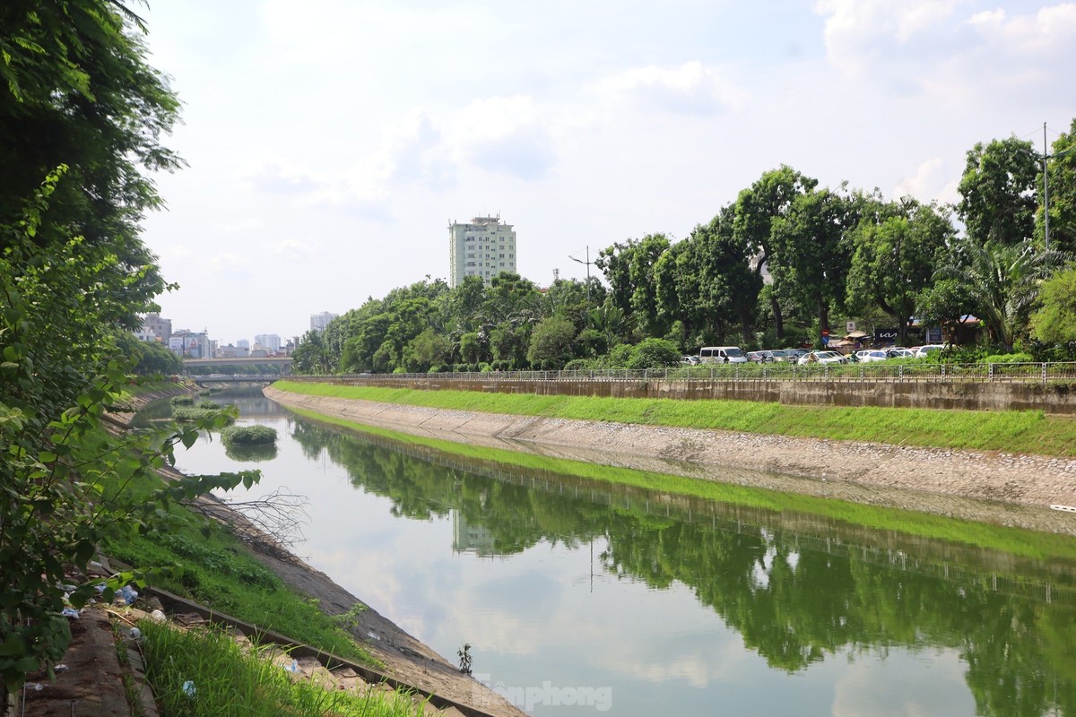 View - 	Nước sông Tô Lịch bỗng chuyển màu xanh nên thơ, trữ tình