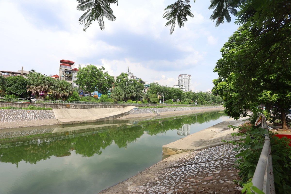 View - 	Nước sông Tô Lịch bỗng chuyển màu xanh nên thơ, trữ tình