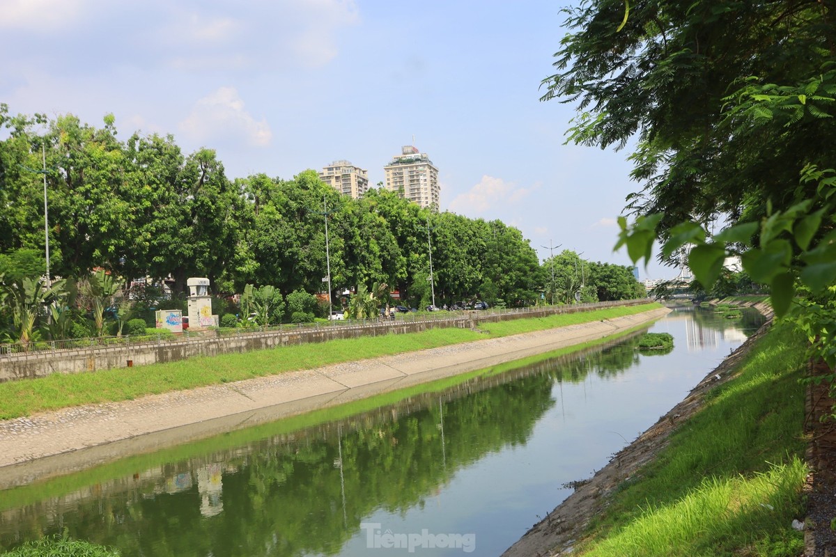 View - 	Nước sông Tô Lịch bỗng chuyển màu xanh nên thơ, trữ tình