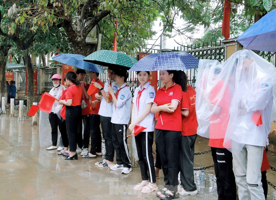 View - 	Hình ảnh chia tay thắm đượm tình quân dân sau bão lũ Yên Bái