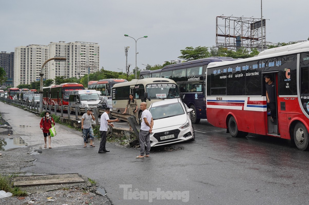 Mua tam ta ca ngay, cao toc Phap Van - Cau Gie un tac-Hinh-2