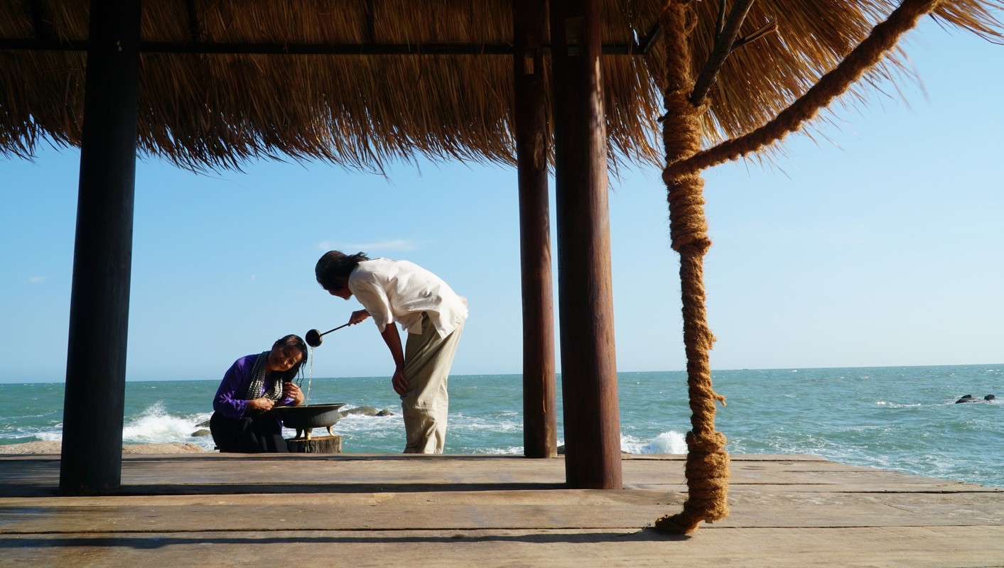 View - 	Hình ảnh lam lũ hiếm thấy của đệ nhất đào thương NSƯT Minh Trang