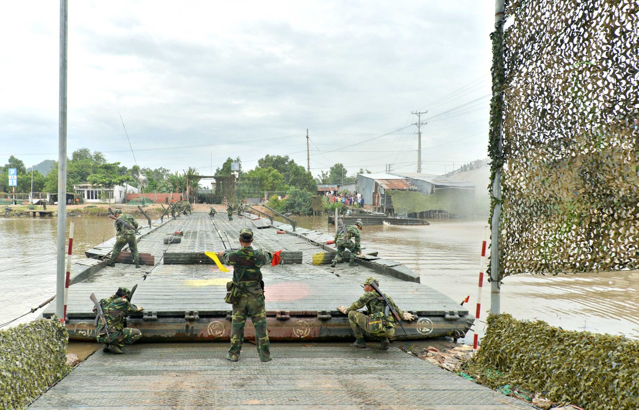 Chan dung tuong quan doi vua nham chuc Bi thu tinh Cao Bang-Hinh-7