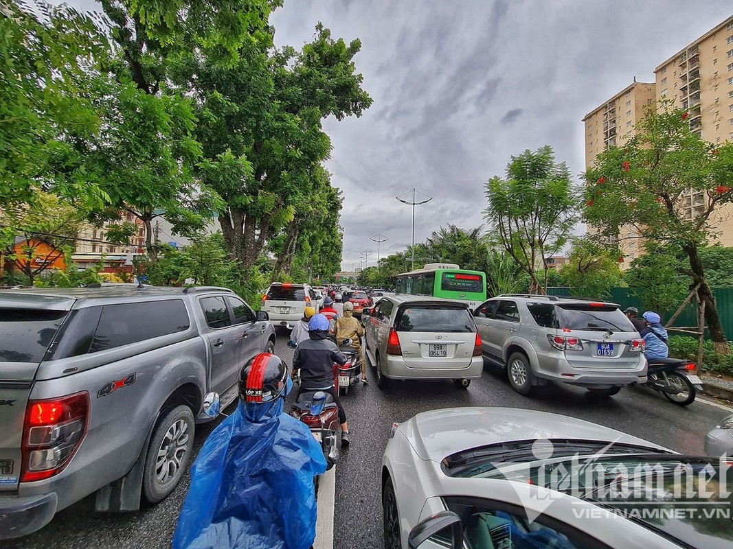 Duong pho Ha Noi dong duc, ngay dau 'binh thuong moi'-Hinh-9