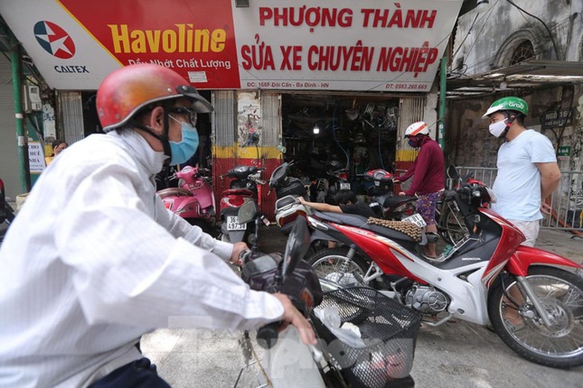 Cua hang sua chua xe may o Ha Noi tap nap khach sau 'giac ngu' dai-Hinh-3