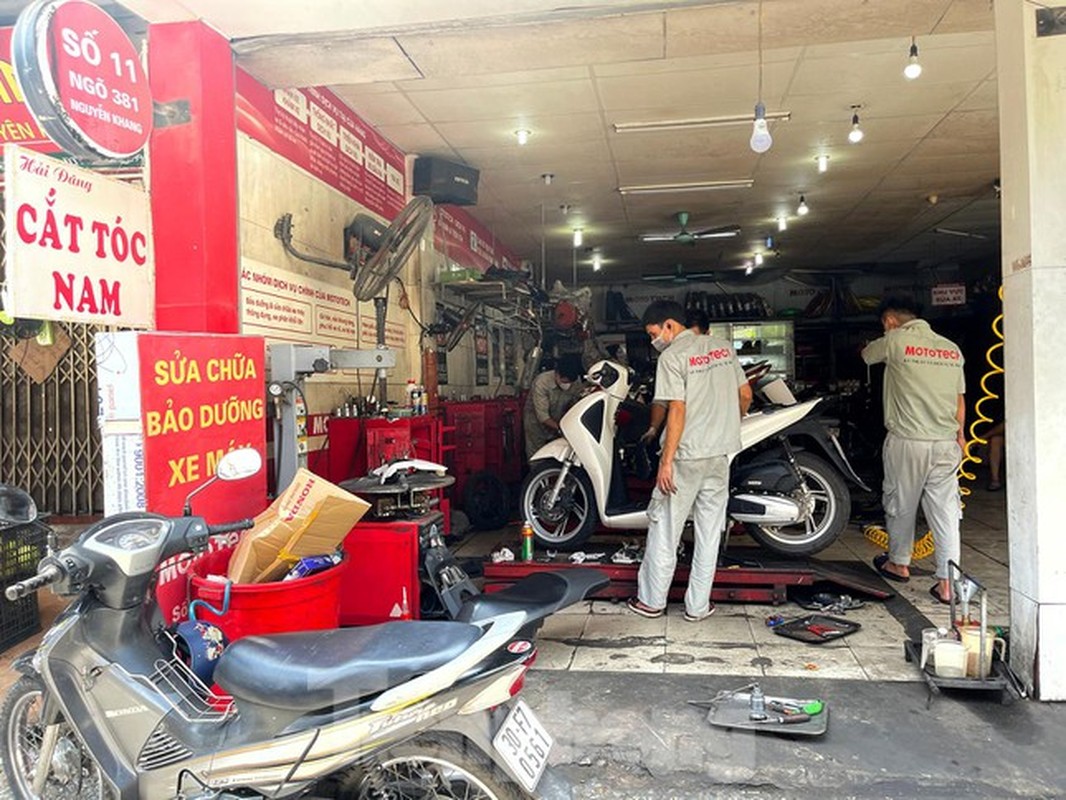 Cua hang sua chua xe may o Ha Noi tap nap khach sau 'giac ngu' dai-Hinh-4