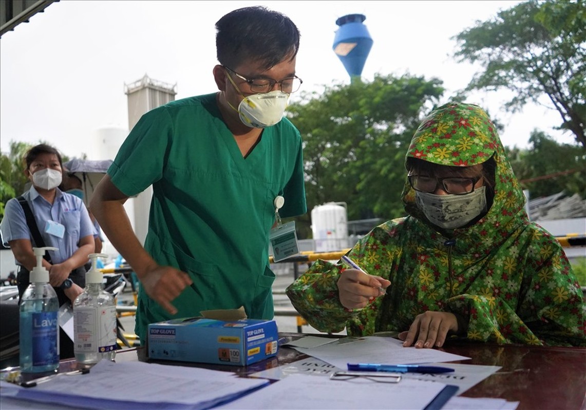 Nuoc mat hoa cung nuoc mua khi nhan “ky vat” cua nguoi than mat vi COVID-19-Hinh-2