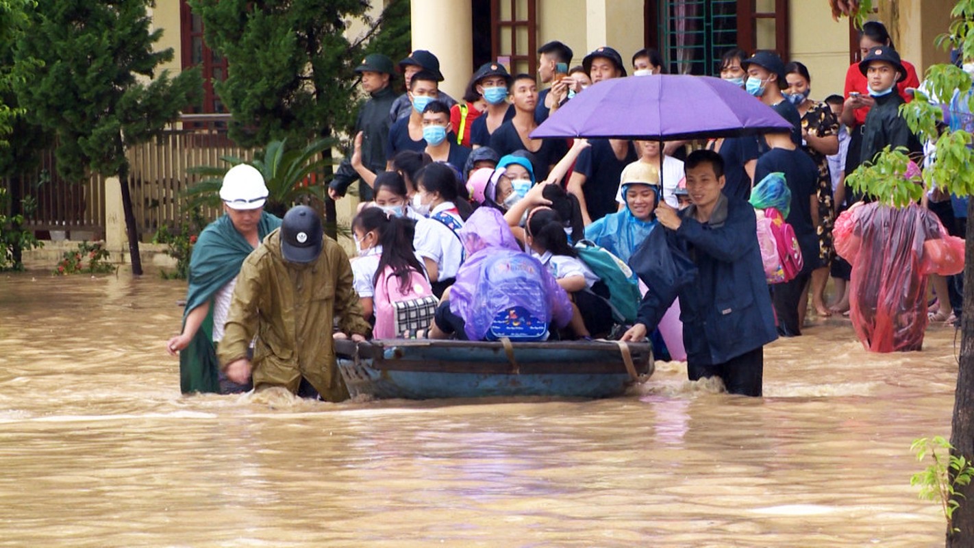 Quang Ninh: Mua lon gay ngap ung kinh hoang tai Cam Phai-Hinh-4