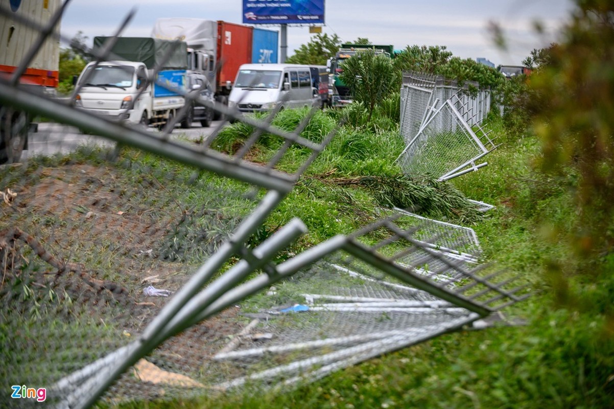 Hien truong vu tai nan khien tuyen Ha Noi - Bac Giang un tac 8 km-Hinh-6