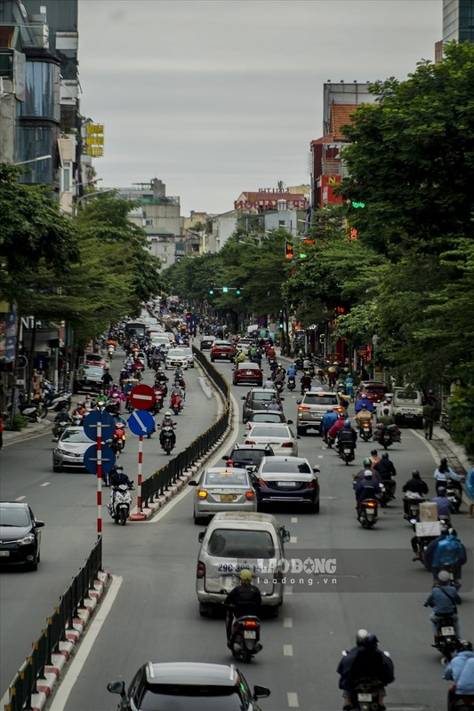 Khong khi lanh tran ve, bau troi Ha Noi toi sam trong gia ret-Hinh-8