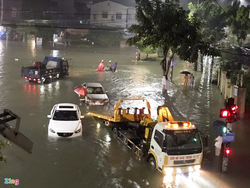 Duong sa o TP Quang Ngai ngap sau, nhieu oto chet may-Hinh-3