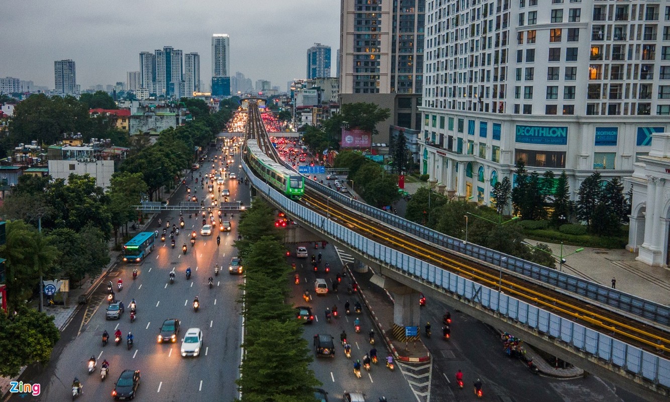 Khac biet cua tau dien, xe buyt tren cung duong noi quan Ha Dong-Hinh-14