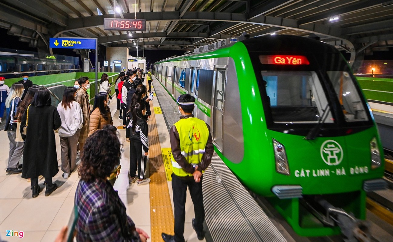 Khac biet cua tau dien, xe buyt tren cung duong noi quan Ha Dong-Hinh-15