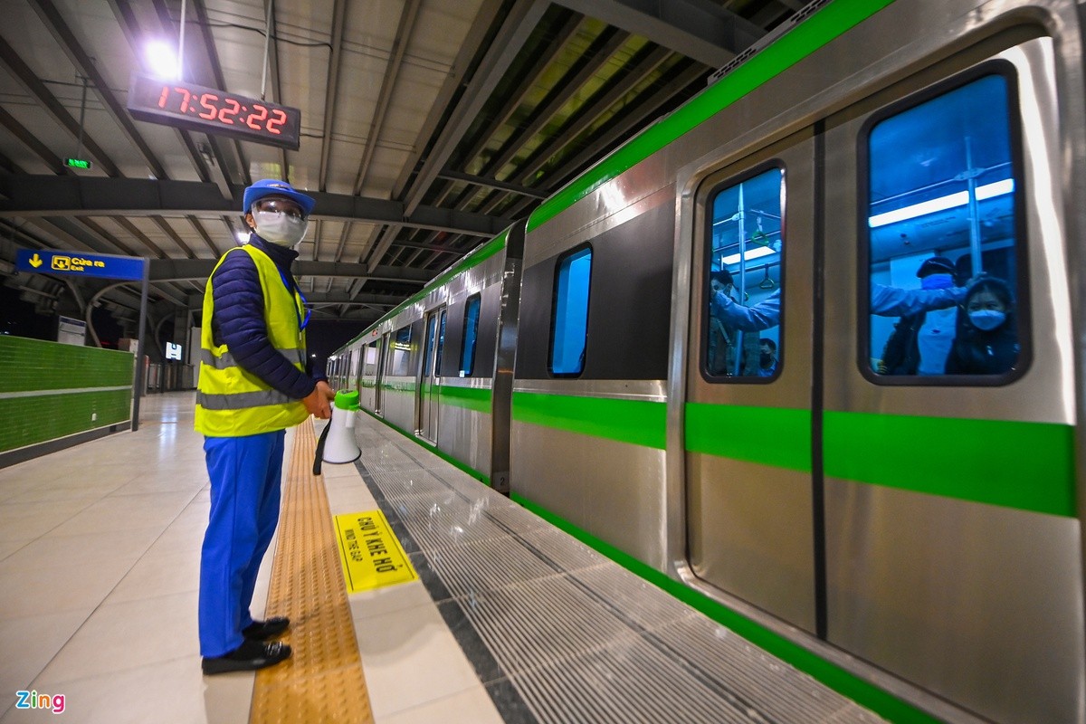 Khac biet cua tau dien, xe buyt tren cung duong noi quan Ha Dong-Hinh-18