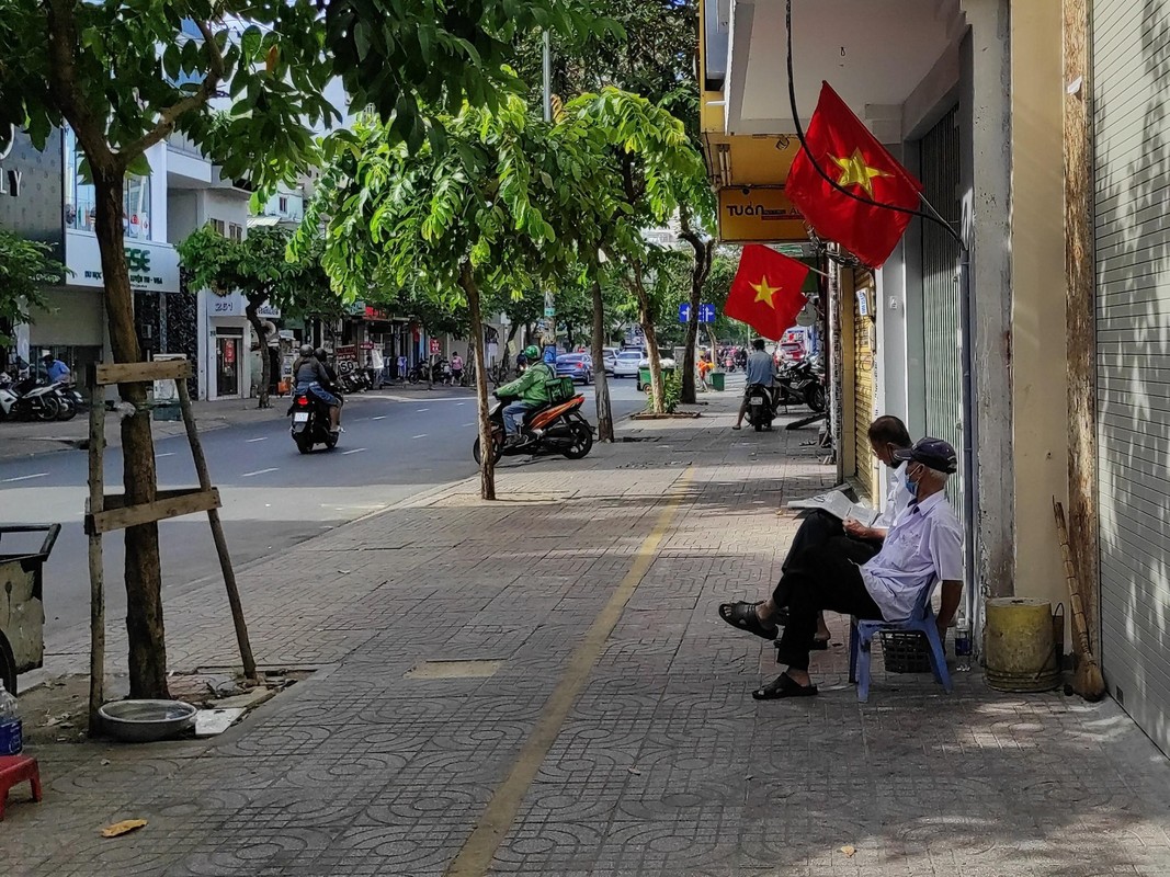 Pho xa TPHCM yen binh trong buoi sang dau nam moi 2022-Hinh-8