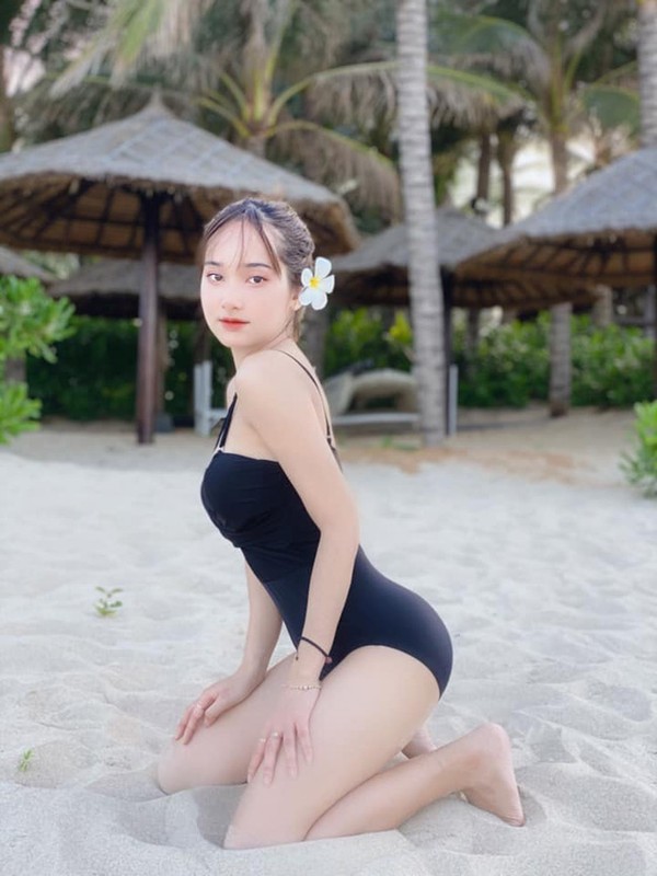 Nu sinh Kinh te khoe dang dep non na voi bikini mau sac-Hinh-8