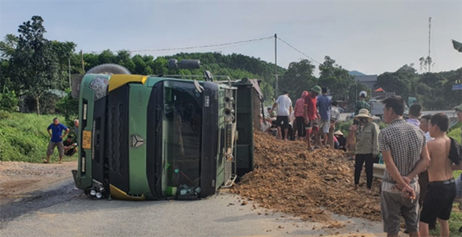 Vu tai nan 3 nguoi chet o Hoa Binh: Tai xe xe tai khai gi?-Hinh-3