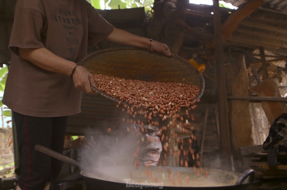 View - 	Ngọt thơm nghề nấu kẹo cu đơ ở Hương Sơn