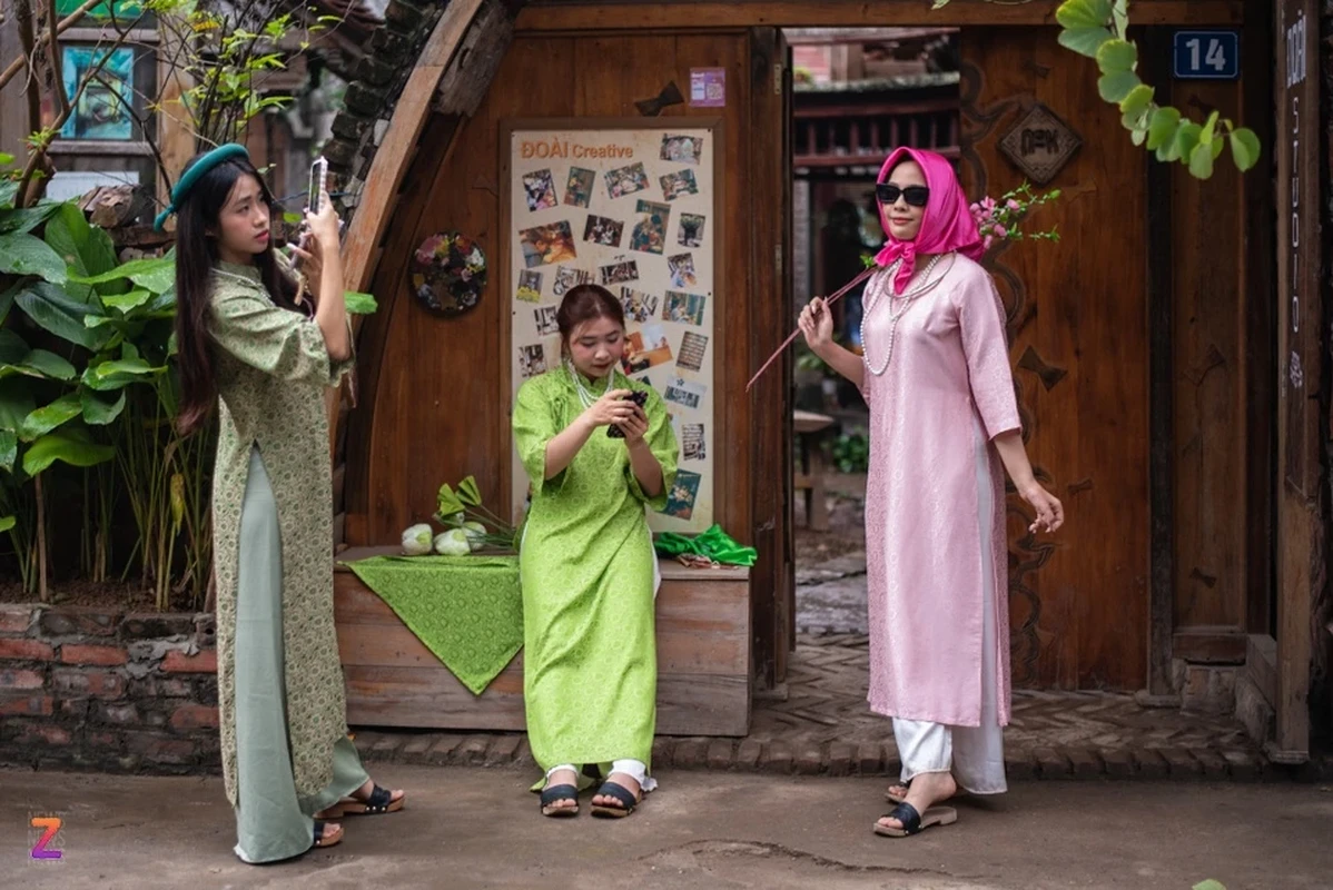 Tap nap check-in ao dai Tet o lang co Duong Lam-Hinh-3