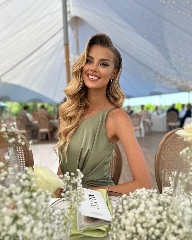 View - 	Người đẹp búp bê Czech gây chú ý tại Hoa hậu Thế giới 2024