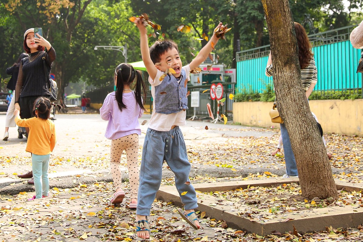 Ha Noi khoac ao moi khi vao mua thay la-Hinh-12