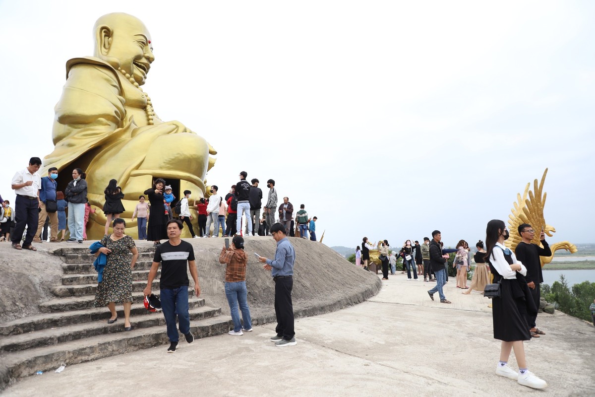 No nuc du xuan toi ngoi chua co tuong Phat cao nhat nuoc-Hinh-15