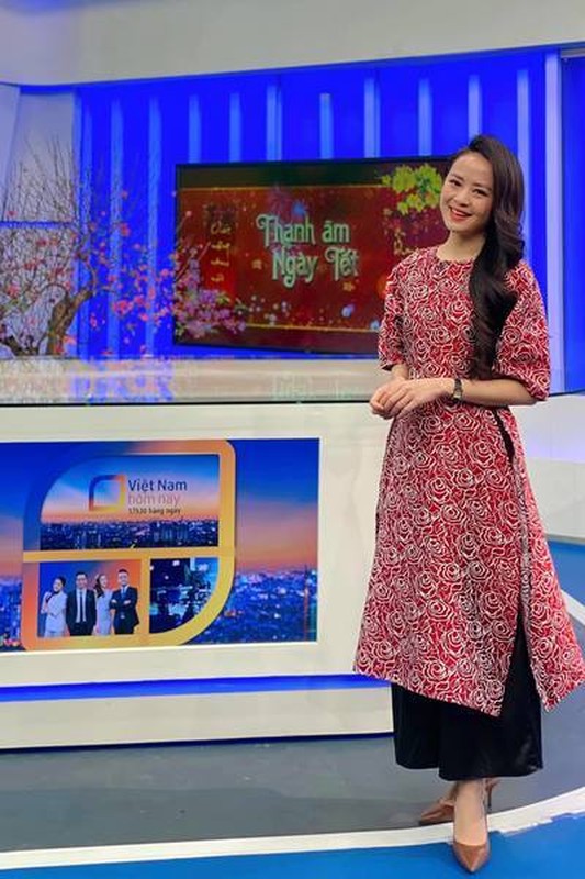 Nhan sac BTV Ngoc Bich vua len song Thoi su 19h VTV-Hinh-4