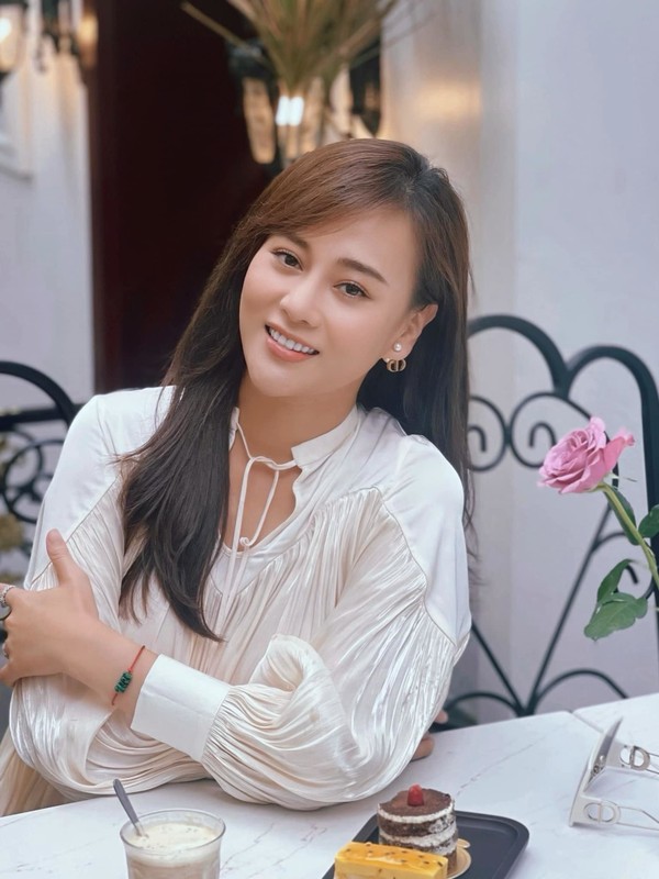 Duong cong nong ruc cua Phuong Oanh “Huong vi tinh than“