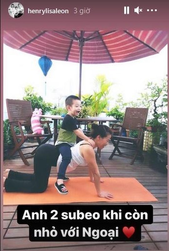 Me Ho Ngoc Ha tap yoga, khoe body tuoi 64 ben hai chau-Hinh-3