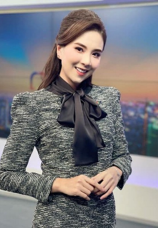 Vo doanh nhan cua MC Binh Minh tu tin dien ao tam tuoi 44-Hinh-4