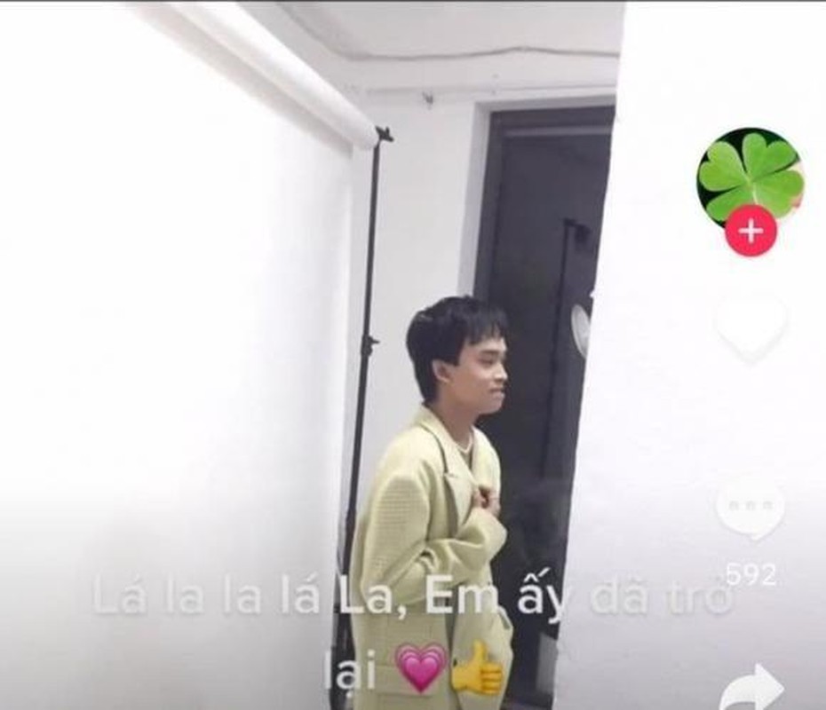 Ho Van Cuong tai xuat voi dien mao nhu bad boy sau on ao-Hinh-2