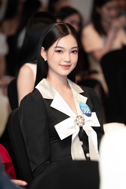 Ve dep trong treo cua nu sinh co ten la nhat Miss World Vietnam-Hinh-5