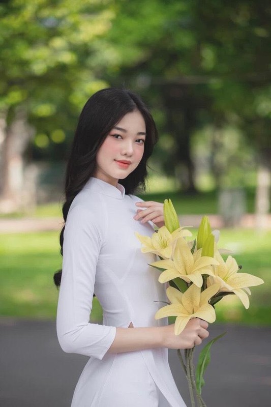 Ve dep trong treo cua nu sinh co ten la nhat Miss World Vietnam-Hinh-9