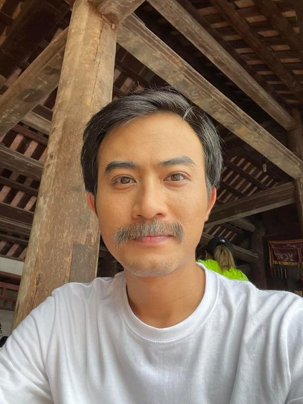 NSUT Chi Trung dua ban gai kem 17 tuoi di du lich Indonesia-Hinh-8