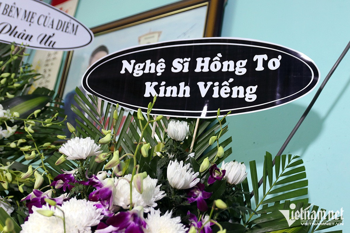 Nguoi than nen dau thuong lo tang le cho nhac si Vinh Su-Hinh-11