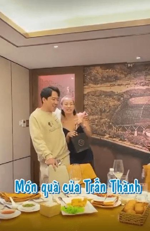 Tran Thanh tang Thu Minh qua sinh nhat 1000 USD cuc khet-Hinh-2